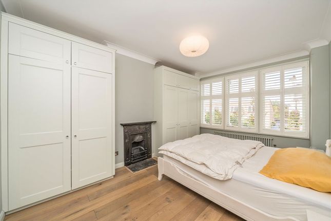 30, Eastcombe Avenue, London photo 4