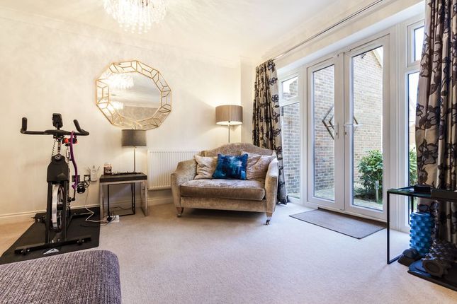 6, Phillips Close, Wokingham photo 5