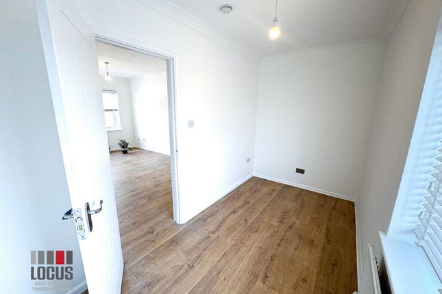 10 Trevera Court, Eleanor Road, London photo 2