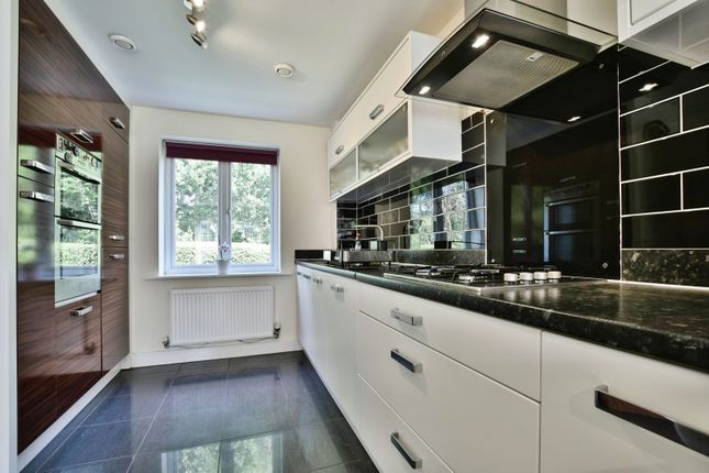 1, Ivynook Close, Altrincham photo 4