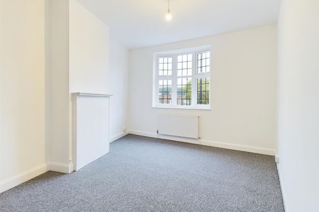 92A, High Street, Middlesex photo 3