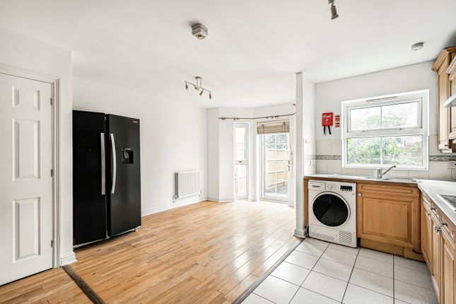 67, Malthouse Drive, London photo 3