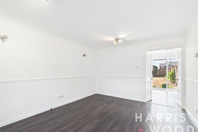 31, Hallcroft Chase, Colchester photo 3