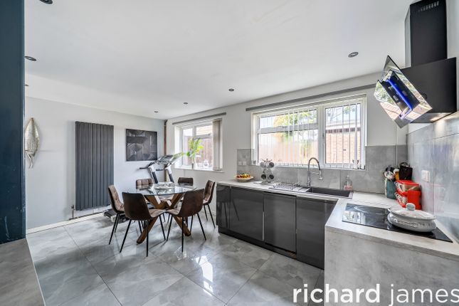 110, Whitworth Road, Swindon photo 4