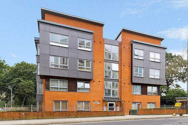 Thumbnail Flat for sale in Pegler Way, Crawley