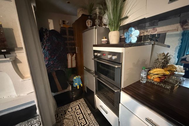 17, Parratt Row, Bradford photo 4
