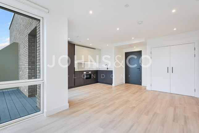 Heartwood Boulevard, London photo 2