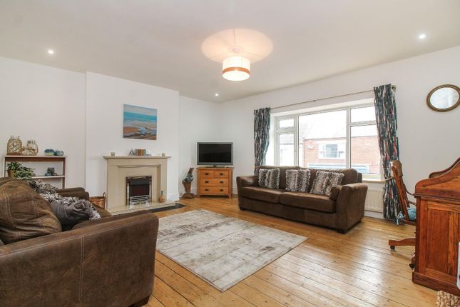 77, Front Street, Newbiggin-By-The-Sea photo 2