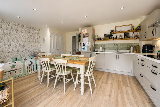 15, Condor Place, Newent photo 4