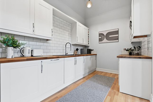 20 Tapton Mount Close, Sheffield photo 2