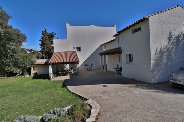 Villa for sale in Nimes, Gard Provencal (Uzes, Nimes), Occitanie