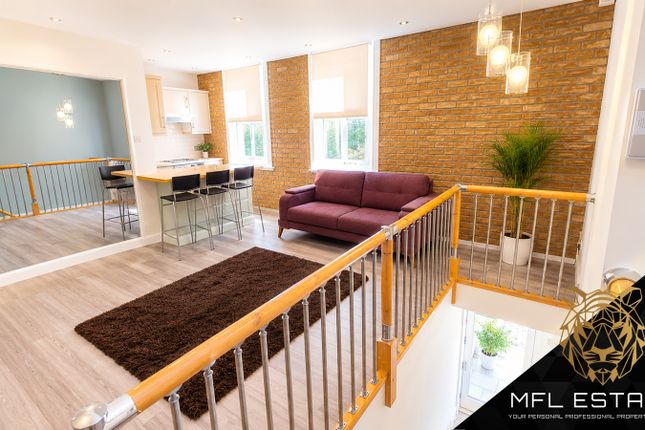 Flat, 109 Manor Lane, London photo 3