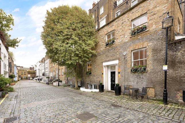 Mews house for sale in Montagu Mews West, London