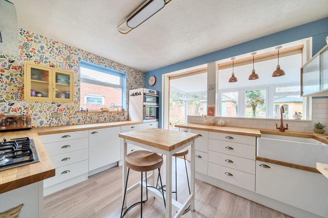 399, Fair Oak Road, Hampshire photo 3
