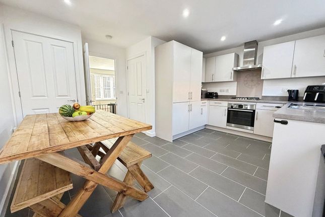 6, Kinnersley Walk, Bracknell photo 2