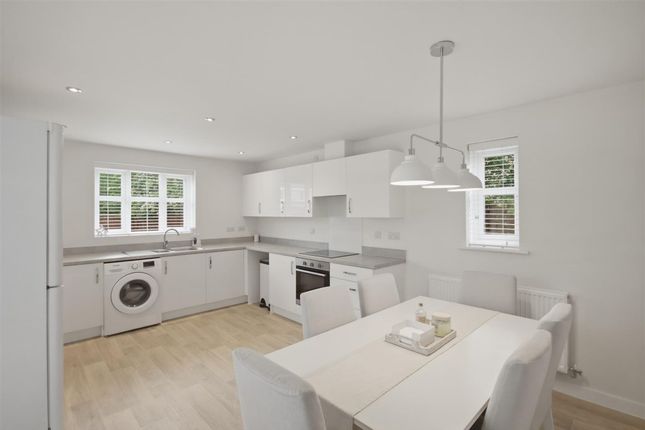 30 Buckthorn Drive, Chesterfield photo 2