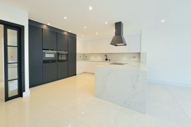 201, Tolworth Rise North, Tolworth photo 5