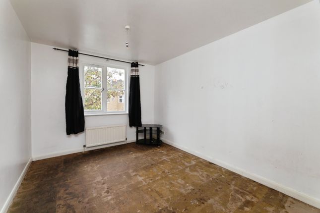 Flat J, 53-55, Darnley Road, London photo 4
