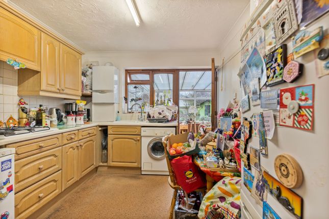 6 Pereers Close, Holt photo 3