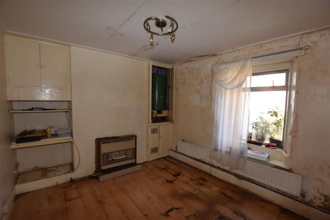 31, Fore Street, Camborne photo 5