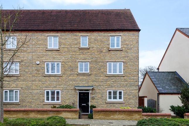 Thumbnail Semi-detached house for sale in Kingsmere, Bicester