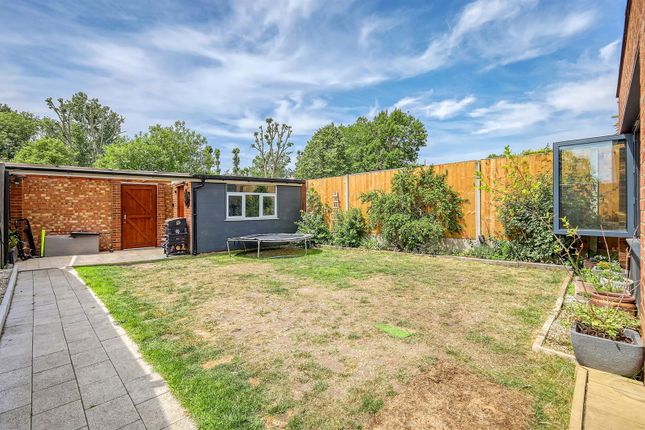31a, Roydon Road, Stanstead Abbotts photo 2