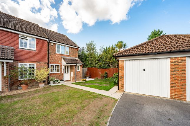 67, Blakes Farm Road, Horsham photo 2