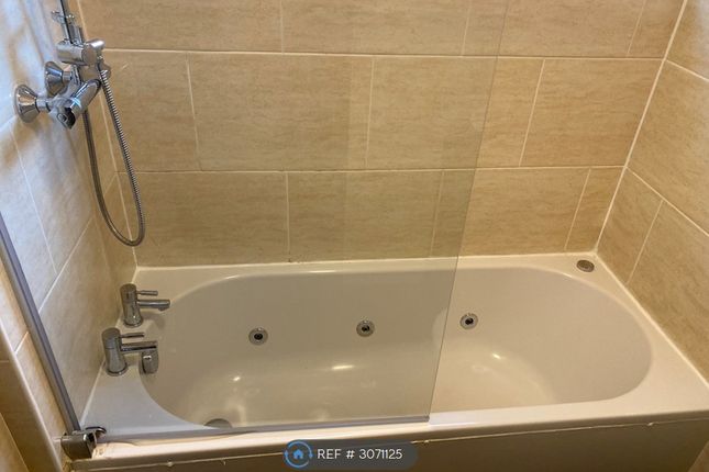 Flat, Balmartin Road, Glasgow photo 2