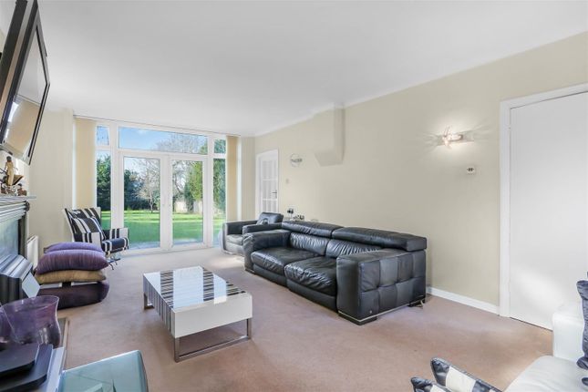 28, Burdon Lane, South Cheam photo 3