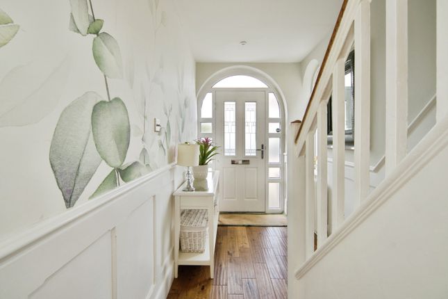11a,, Lowshoe Lane, Havering photo 4
