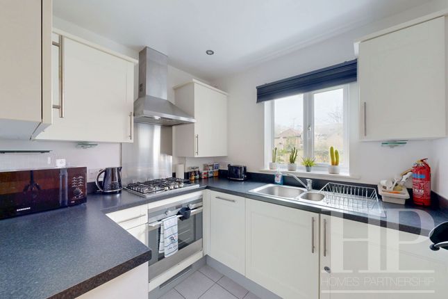 3 Oakbrook Woodfield Road, Crawley photo 3