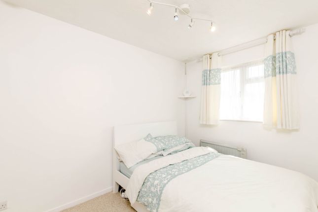 Rabournmead Drive, Northolt photo 4