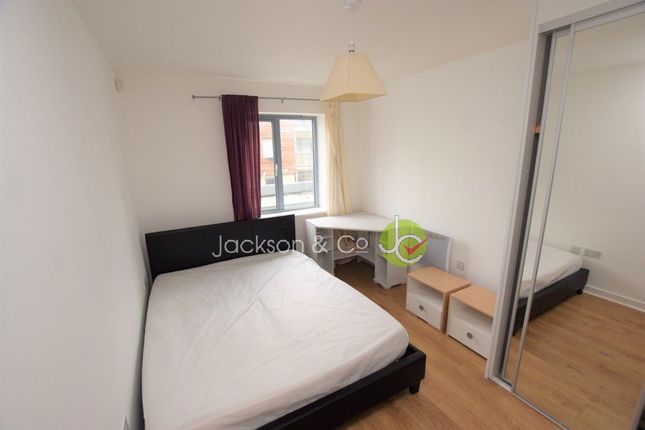 Flat to rent in Quayside Drive, Colchester