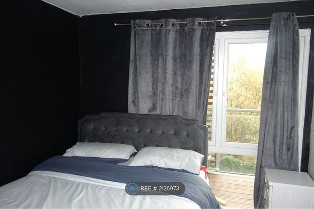Poplar Place, London photo 3