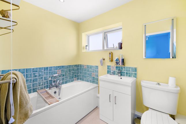 10, Tangmere Road, Crawley photo 4