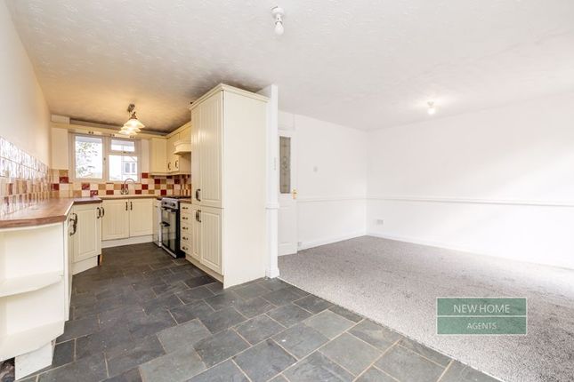 31, Shawfield Close, Telford photo 2