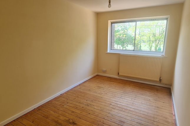 119, Hunt Road, London photo 4