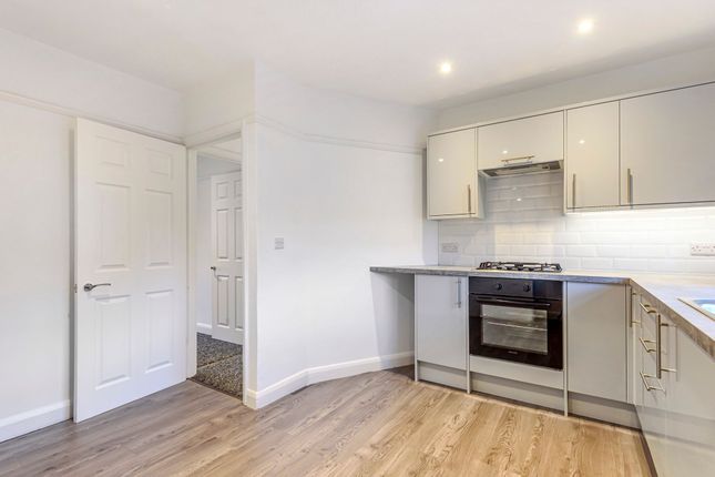 Flat 2, Beacon House Thursley Road, Godalming photo 3