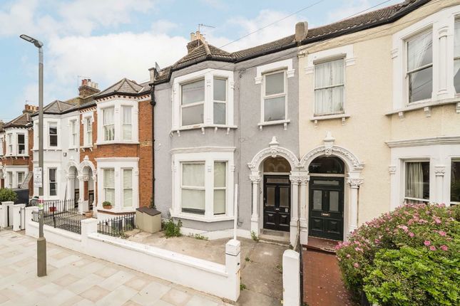 2-bed flat on Carminia Road, London, £2,700/mo