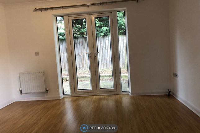 Flat, Kenilworth House Kenilworth Crescent, Fleet photo 2