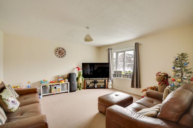 5 Mill Reef Close, Newmarket photo 3