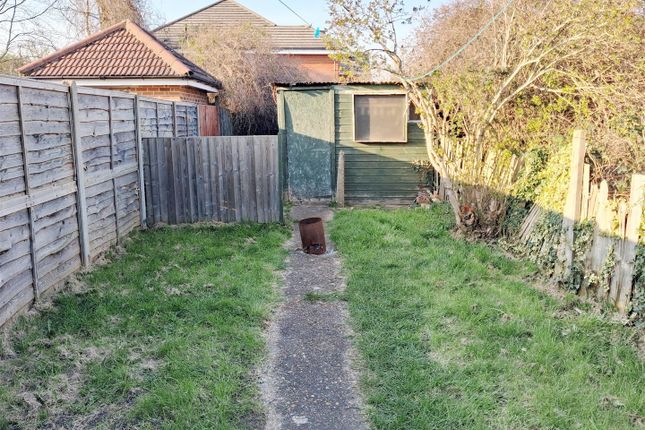 6, Winchester Road, Harlington, Hayes photo 4