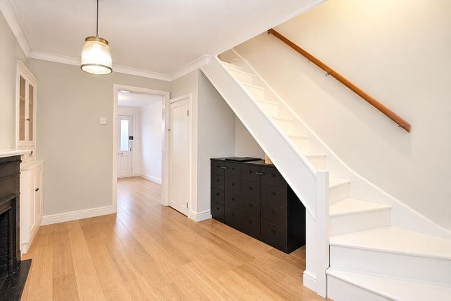 Mills Road, Hersham Village photo 4