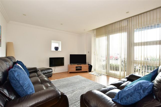 Thumbnail Flat for sale in Medina Road, Cowes, Isle Of Wight