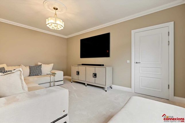 8, Cunninghame Road, West Mains, EAST KILBRIDE photo 3