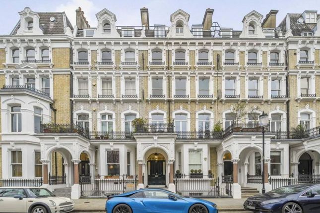 Flat Flat 5, 34, Redcliffe Square, London photo 2