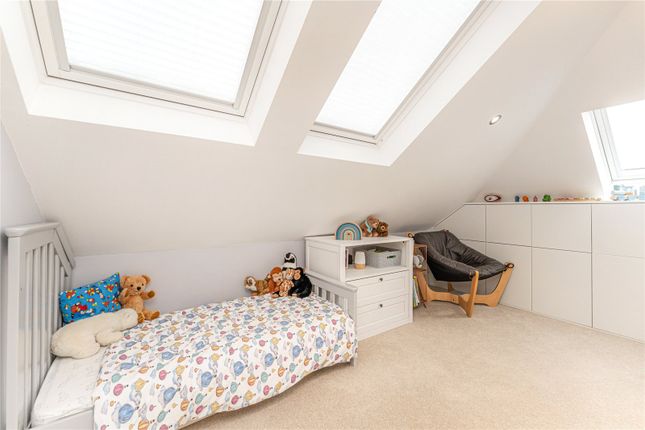 Flat for sale in Alexandra Park Road, London
