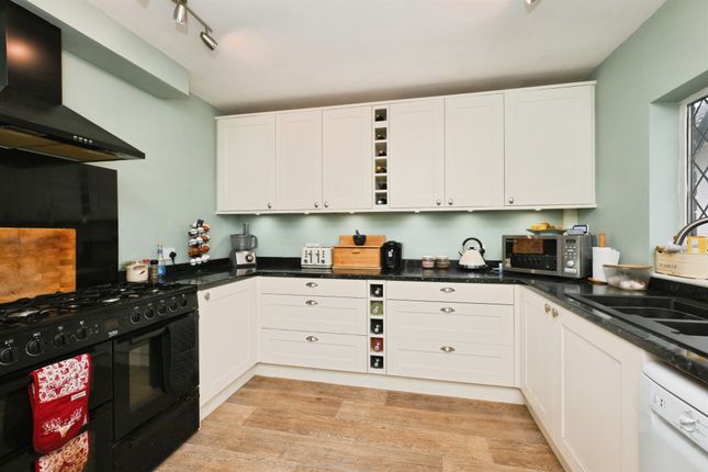 The Bungalow, Station Road, BISHOP'S STORTFORD photo 3