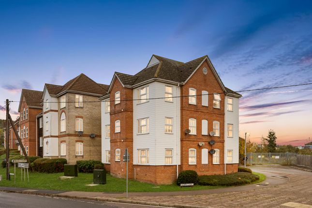 Flat for sale in Bewick Court, Sible Hedingham, Halstead