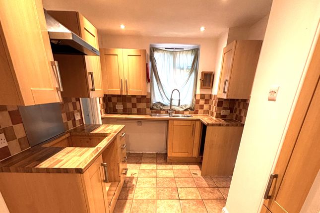 189, Morden Road, Mitcham photo 4